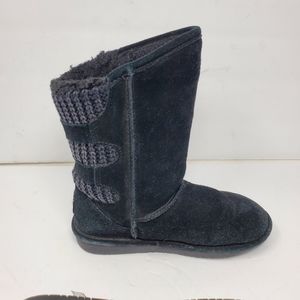 Bearpaw Black soft leather booties with decorative side buckles Size 4 Y
